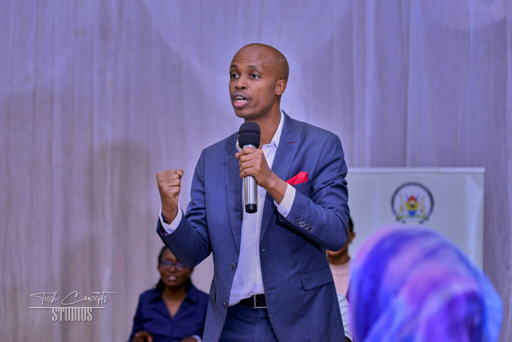 How To Captivate an Audience Such That They Hang Onto Every Word You Say - Ethan Musolini